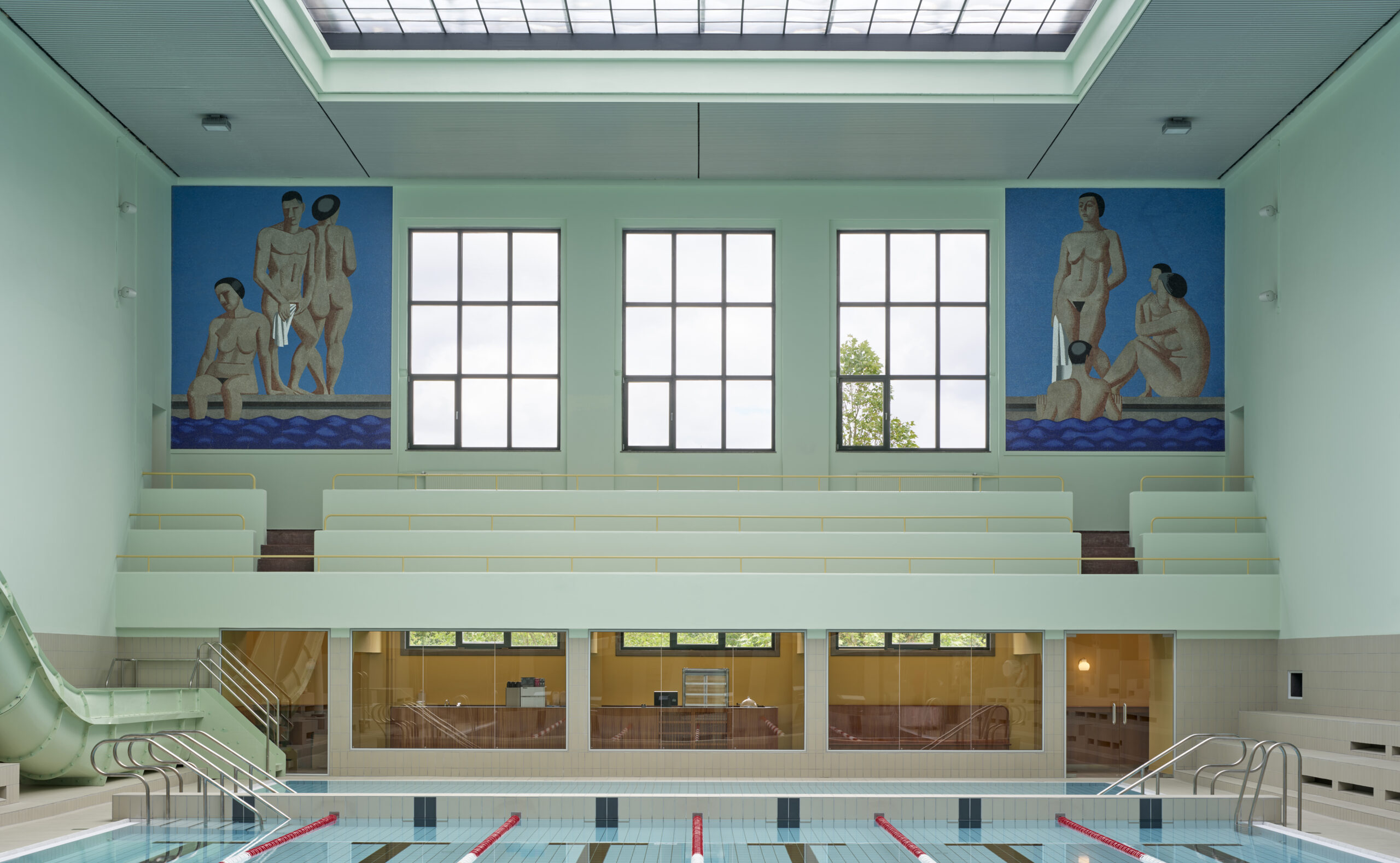 Farvearkæologi i svømmehal